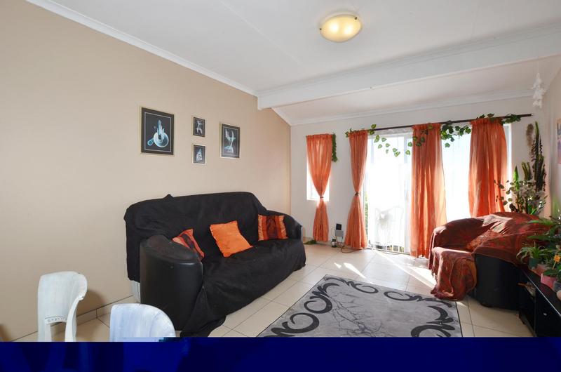 2 Bedroom Property for Sale in Oakglen Western Cape